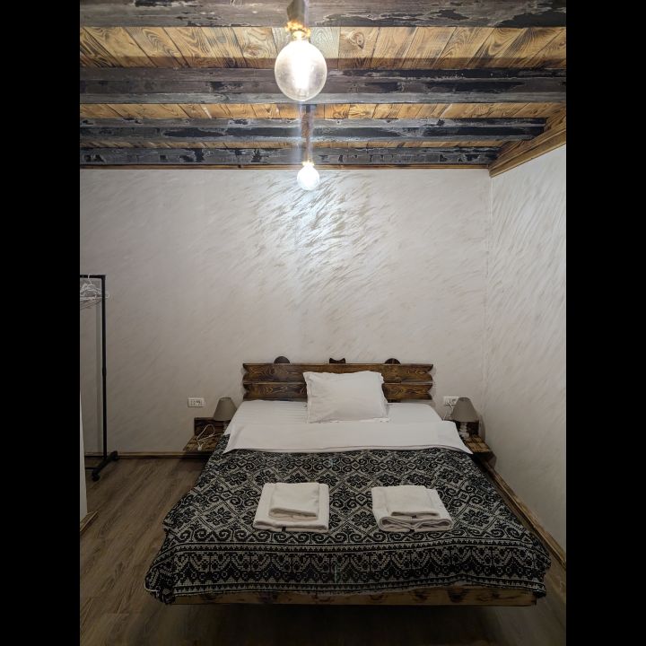 Camera matrimonială - Apartamentul Vatra Tihna
